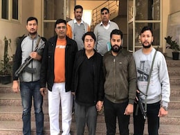 दिल्लीः पुलिस को देखकर नेपाली लड़कियों का तस्कर कूदा यमुना में, कांस्टेबल ने लगा दी नदी में छलांग दिल्लीः पुलिस को देखकर नेपाली लड़कियों का तस्कर कूदा यमुना में, कांस्टेबल ने लगा दी नदी में छलांग