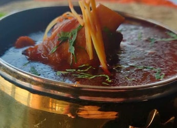 Celebrate The Weekend With Spicy Mutton Jalfrezi (Recipe Inside) Celebrate The Weekend With Spicy Mutton Jalfrezi (Recipe Inside)