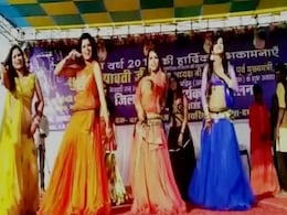 मायावती के बर्थडे पर 63 किलो का केक लूट ले गए समर्थक, MLA ने बार डांसरों से लगवाए 'तेरी आंख्या का यो काजल' पर ठुमके मायावती के बर्थडे पर 63 किलो का केक लूट ले गए समर्थक, MLA ने बार डांसरों से लगवाए 'तेरी आंख्या का यो काजल' पर ठुमके