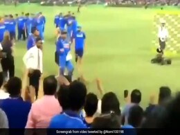 MS Dhoni का मुरीद हुआ पाकिस्तान,  जीत के बाद पाक फैन्स ने ऐसे मनाया जश्न, देखें VIDEO MS Dhoni का मुरीद हुआ पाकिस्तान,  जीत के बाद पाक फैन्स ने ऐसे मनाया जश्न, देखें VIDEO