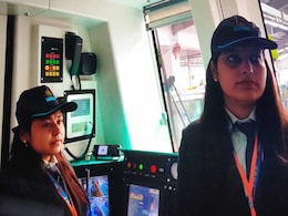 नोएडा-ग्रेटर नोएडा के बीच निकिता और प्रियंका ने चलाई पहली मेट्रो नोएडा-ग्रेटर नोएडा के बीच निकिता और प्रियंका ने चलाई पहली मेट्रो