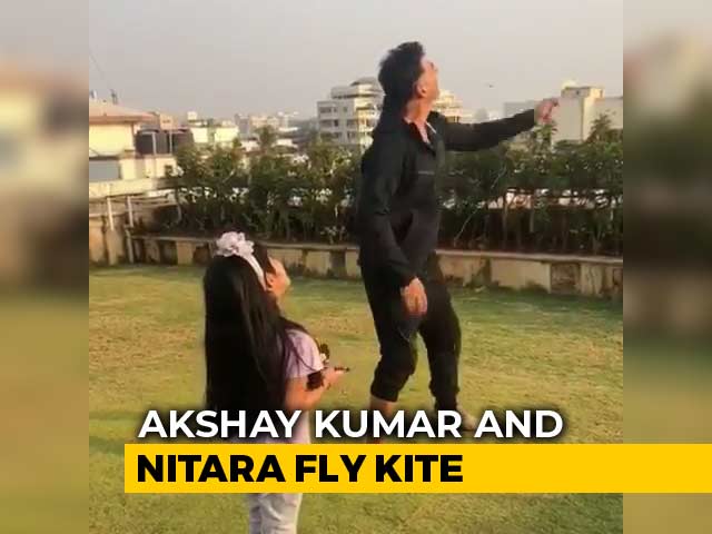 Akshay Kumar Flies A Kite With Daughter Nitara On Makar Sankranti