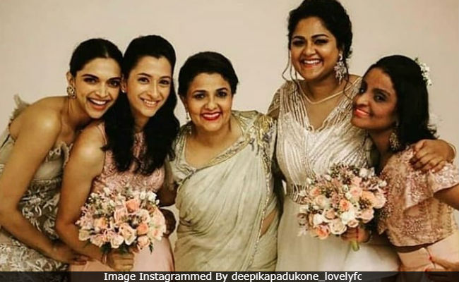 This Pic Of Deepika Padukone And Sister Anisha From A Friend's Wedding Is Viral