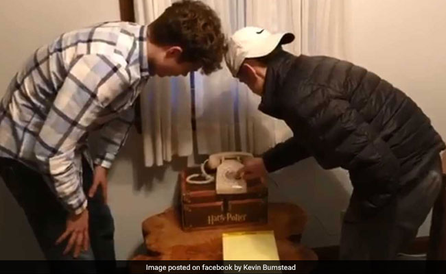 Hilarious Viral Video Shows 17-Year-Olds Struggling With Rotary Phone