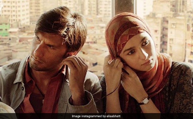 <I>Gully Boy</I>: Ranveer Singh And Alia Bhatt Share The First Look Poster From The Film