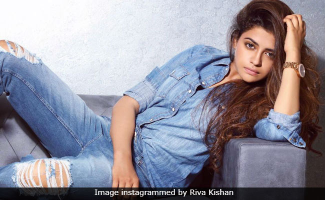 Ravi Kishan's Daughter Riva To Debut Opposite Padmini Kolhapure's Son Priyaank: Report