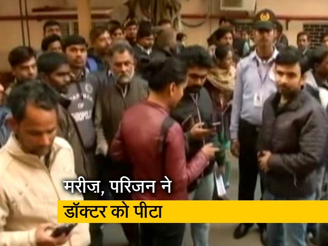 दिल्‍ली : सफ़दरजंग अस्पताल के रेज़ीडेंट डॉक्टर हड़ताल पर