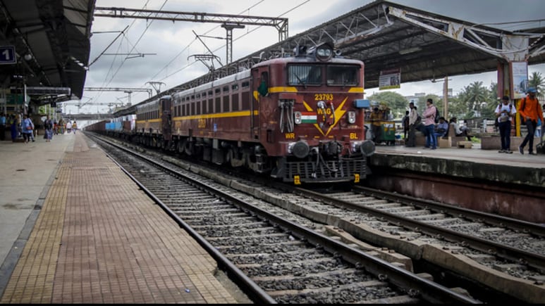 ट्रेन के फ्यूल टैंक में कितने लीटर डीजल आता है? इतनी होती है माइलेज