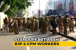 Clashes After 2 Women Enter Sabarimala, Stun Grenades, Tear Gas Used Clashes After 2 Women Enter Sabarimala, Stun Grenades, Tear Gas Used