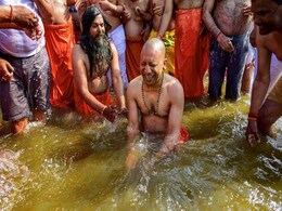 On Yogi Adityanath's Kumbh Dip, Shashi Tharoor's Dig, In Hindi On Yogi Adityanath's Kumbh Dip, Shashi Tharoor's Dig, In Hindi