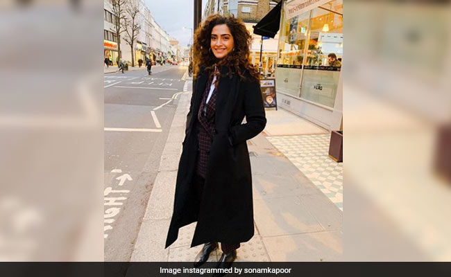 Sonam Kapoor Is Missing 'Beau' Anand Ahuja Very, Very Much In New Pic From London