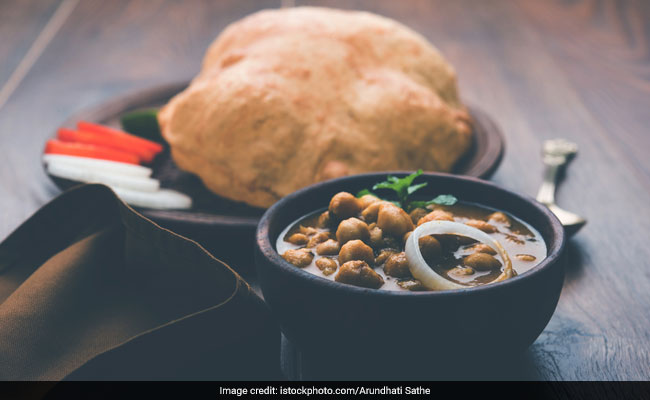 Chole Bhature: स्वाद में लज़ीज छोले भटूरे सेहत के लिए हो सकते हैं हानिकारक, यहां जानें 5 नुकसान