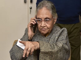 शीला दीक्षित: 3 बार मुख्यमंत्री, एक बार राज्यपाल और सांसद, अब मनोज तिवारी के खिलाफ ठोकेंगी ताल शीला दीक्षित: 3 बार मुख्यमंत्री, एक बार राज्यपाल और सांसद, अब मनोज तिवारी के खिलाफ ठोकेंगी ताल