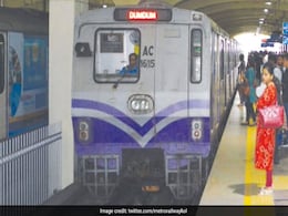 Passengers Evacuated After Kolkata Metro Train Gets Stuck Temporarily Passengers Evacuated After Kolkata Metro Train Gets Stuck Temporarily