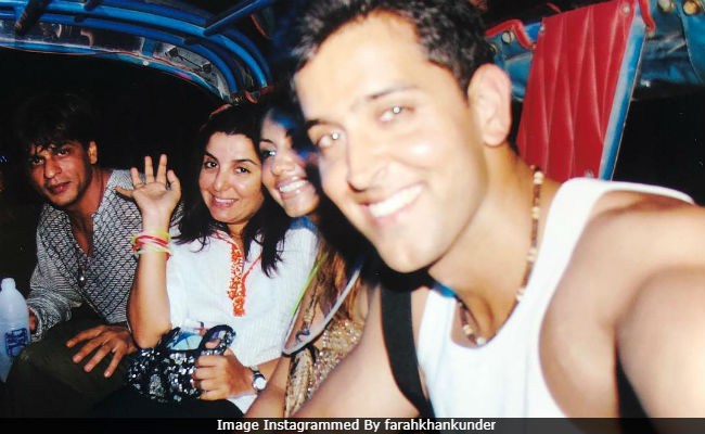 Shah Rukh Khan Gauri Hrithik Roshan And Farah Khan In Tuesday Throwback Pic From 16 Years Ago • сурьма в тюбике hashmi kajal. shah rukh khan gauri hrithik roshan