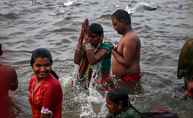 Lakhs Of Kumbh Devotees Celebrate Makar Sankranti, Bathe In Holy Water