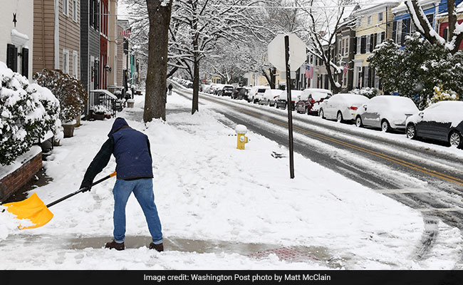 Massive Snowfall In Washington DC Leads To Dangerous Roads, Power Outages
