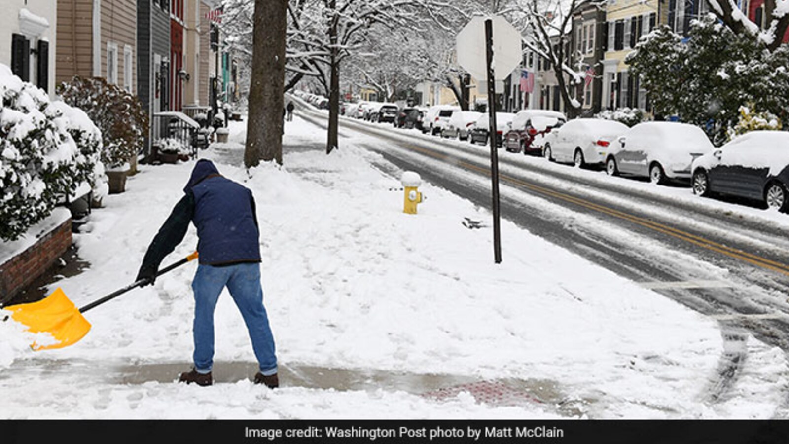 Massive Snowfall In Washington DC Leads To Dangerous Roads, Power Outages