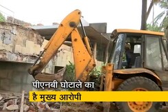 भगोड़े हीरा कारोबारी नीरव मोदी के बंगले पर चला सरकारी बुलडोजर भगोड़े हीरा कारोबारी नीरव मोदी के बंगले पर चला सरकारी बुलडोजर