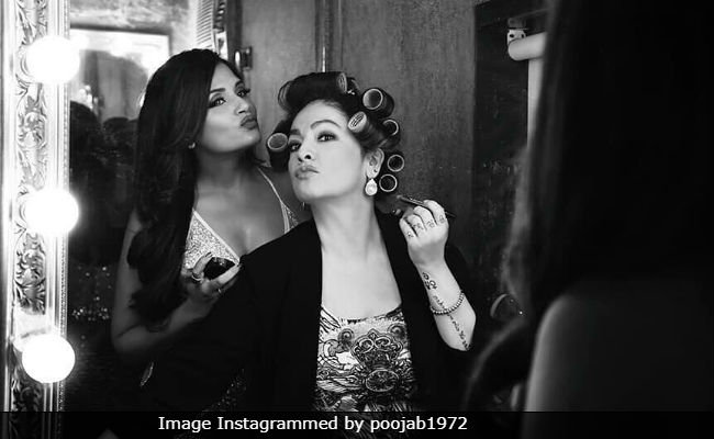 Pooja Bhatt's Throwback Pic Featuring Richa Chadha Comes With A Cheeky Reference To <i>Cabaret</i>'s Delayed Release