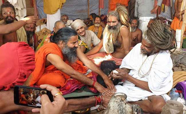 साधु-संतों से बोले बाबा रामदेव: जब भगवान राम-कृष्ण ने धूम्रपान नहीं किया तो हमें क्यों करना चाहिए?