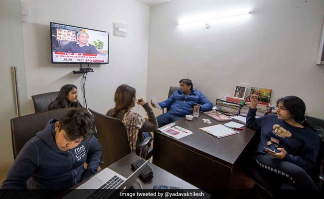 "Why Worry?" Akhilesh Yadav Tweets Family Photo Amid Talk Of CBI Raid