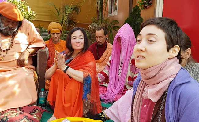 रिपोर्टर डायरी : विदेशी फैशन डिजाइनर, डांस टीचर और फुटबॉल प्लेयर भी बन रहे हैं महामंडलेश्वर