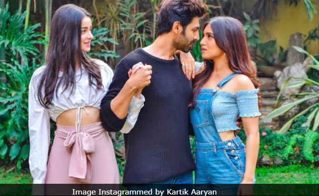 Ananya Panday, Kartik Aaryan And Bhumi Pednekar To Co-Star In <i>Pati Patni Aur Woh</i> Remake