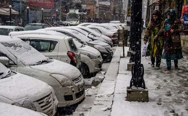 Fresh Snowfall In J&K, Flight Operations Disrupted At Srinagar Airport