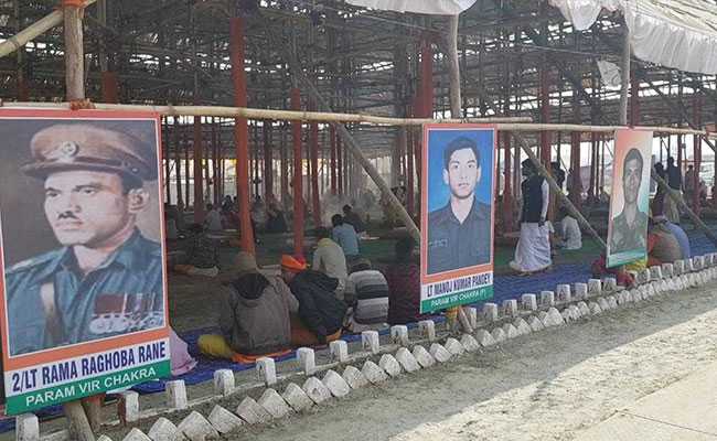 कुंभ नगरी में अनोखा पंडाल : सुबह यज्ञ से पहले होता है राष्ट्रगान, शहीदों को किया जाता है नमन