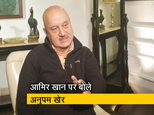 आमिर खान को भारत में डर का गैरजिम्मेदराना बयान नहीं देना चाहिए थाः अनुपम खेर