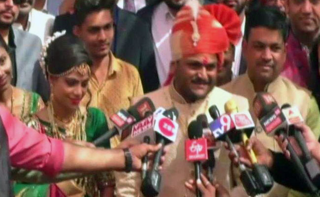 हार्दिक पटेल ने बचपन की दोस्त किंजल से रचाई शादी, फिर बोले- हम आखिरी सांस तक लड़ेंगे