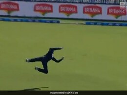 मार्टिन गुप्टिल ने हवा में उड़कर लिया ऐसा कैच, देखते रह गया बल्लेबाज, देखें VIDEO मार्टिन गुप्टिल ने हवा में उड़कर लिया ऐसा कैच, देखते रह गया बल्लेबाज, देखें VIDEO