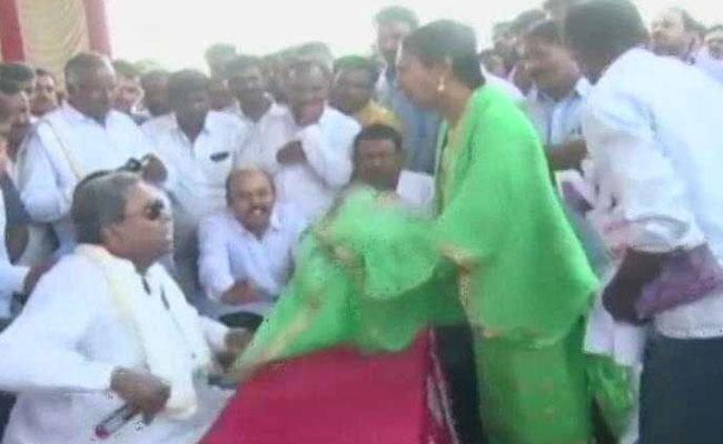 Siddaramaiah Caught On Camera Snatching Mic From Woman In Fit Of Rage