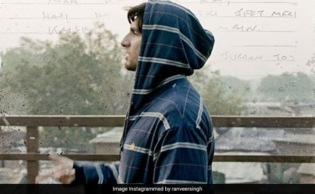 'गली बॉय' के 'अपना टाइम आएगा' सॉन्ग में रणवीर सिंह का जबरदस्त रैप, यूं उड़ाया गरदा- देखें Video 'गली बॉय' के 'अपना टाइम आएगा' सॉन्ग में रणवीर सिंह का जबरदस्त रैप, यूं उड़ाया गरदा- देखें Video