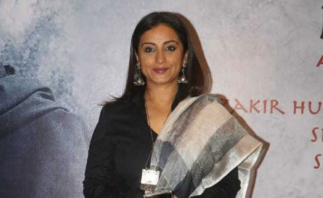 Channel Divya Dutta's Black And White Elegance In These 5 Checked <i>Sarees</i>