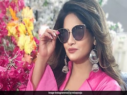 मिस पूजा से इस बॉलीवुड सिंगर ने कहा 'चलो निकलें इश्क की पतली गली से' तो यूं मिला रिएक्शन- देखें Video मिस पूजा से इस बॉलीवुड सिंगर ने कहा 'चलो निकलें इश्क की पतली गली से' तो यूं मिला रिएक्शन- देखें Video