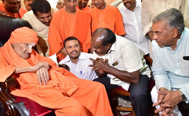 HD Kumaraswamy Seeks Bharat Ratna For Lingayat Seer Shivakumara Swami