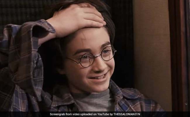 This Fan Theory About Harry Potter's Scar Has Netizens Shocked