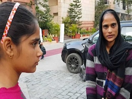 शहीद हेमराज को क्या भूल गई सरकार? मदद के लिए बेटी के साथ दर-दर की ठोकरें खा रही पत्नी शहीद हेमराज को क्या भूल गई सरकार? मदद के लिए बेटी के साथ दर-दर की ठोकरें खा रही पत्नी