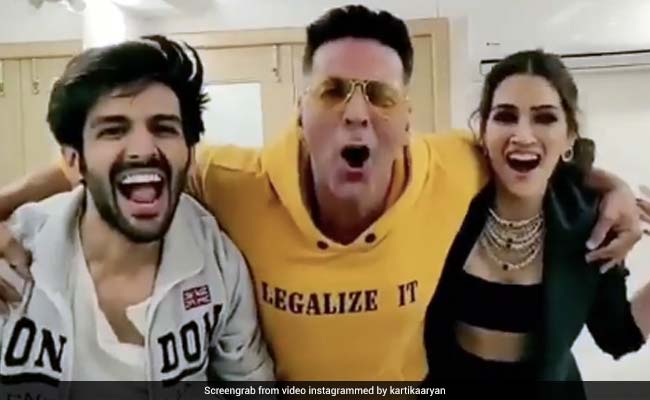 Kriti Sanon And Kartik Aaryan's <I>Luka Chuppi</I> Reminder Has An Akshay Kumar Surprise