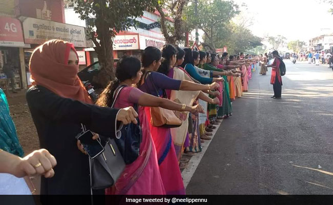 Sabarimala Row: Women Form Human Chain In Mumbai To Support 'Kerala Wall'