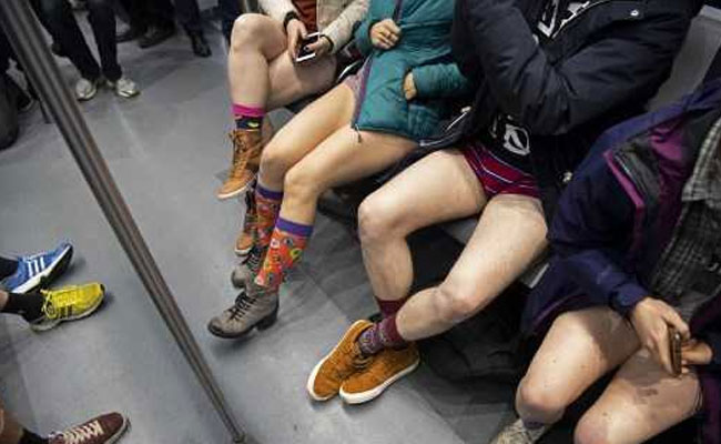 New Yorkers Brave The Cold, Drop Pants For Annual Subway Ride Event