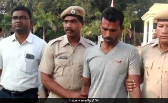 कलयुगी बेटे ने मां को पीटा और फिर जिंदा जला दिया, जानें वजह