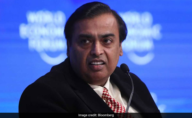 रिलायंस इंडस्ट्रीज गुजरात में अगले 10 साल में तीन लाख करोड़ रुपये का निवेश करेगा : मुकेश अंबानी