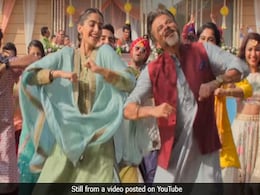 <i>Ek Ladki Ko Dekha Toh Aisa Laga</i>'s <i>Ishq Mitha</i>: So You Think You Can Dance Like Sonam And Anil Kapoor? <i>Ek Ladki Ko Dekha Toh Aisa Laga</i>'s <i>Ishq Mitha</i>: So You Think You Can Dance Like Sonam And Anil Kapoor?