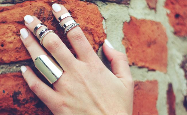 5 Stunning Sterling Silver Finger Rings To Glam Up In