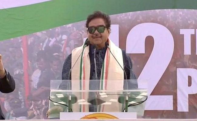 Clarify On Rafale Or People Will Say "<i>Chowkidaar Chor Hai</i>": Shatrughan Sinha