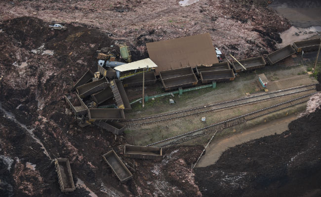9 Dead, 300 Missing After Dam Collapses In Brazil