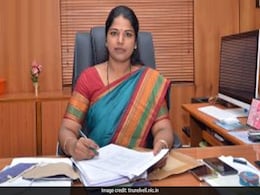 DM ने प्राइवेट स्कूल छोड़ बेटी को भेजा आंगनवाड़ी, पेश की मिसाल DM ने प्राइवेट स्कूल छोड़ बेटी को भेजा आंगनवाड़ी, पेश की मिसाल